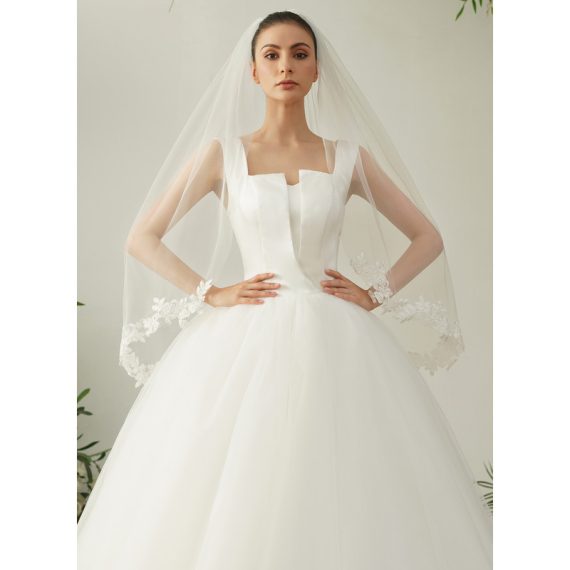 One-tier Lace Applique Edge Fingertip Bridal Veils With Lace