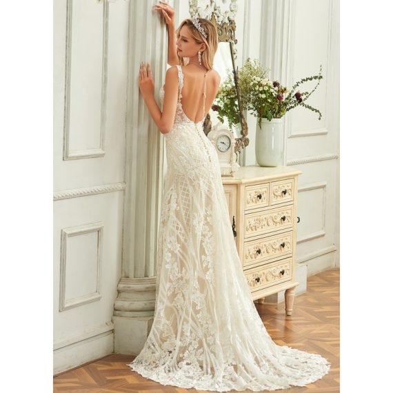 Trumpet/Mermaid V-neck Chapel Train Tulle Lace Wedding Dress