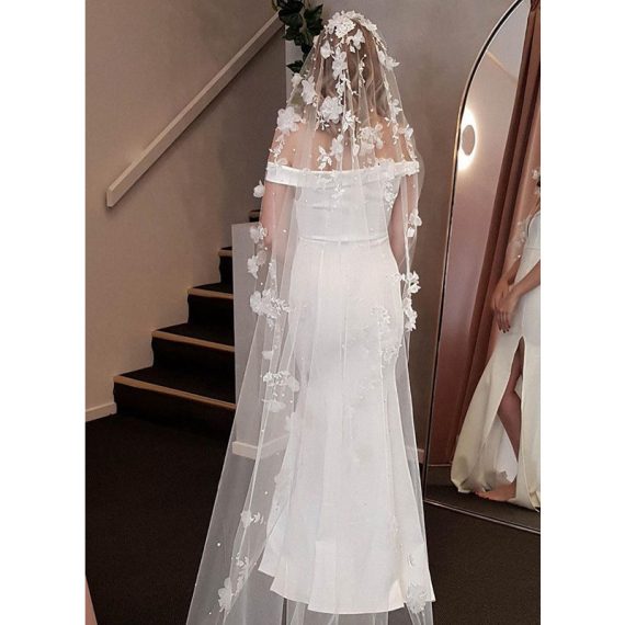 One-tier Cut Edge Chapel Bridal Veils With Satin Flower