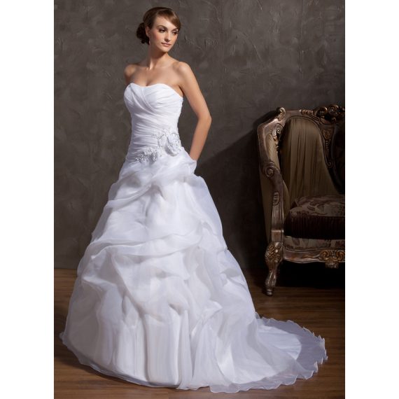 Ball-Gown/Princess Sweetheart Court Train Organza Wedding Dress With Beading Appliques Lace Flower(s)