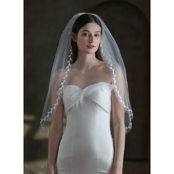 Two-tier Lace Applique Edge Elbow Bridal Veils With Lace