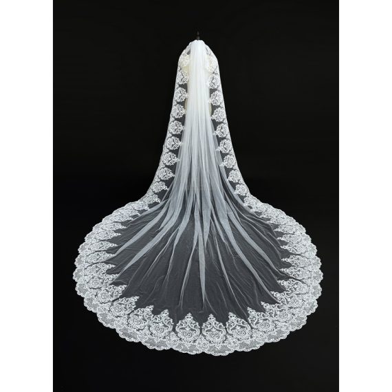 One-tier Lace Applique Edge Cathedral Bridal Veils With Lace