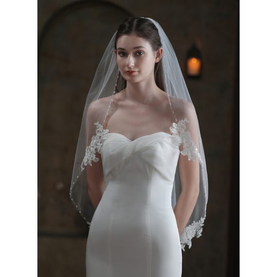 One-tier Lace Applique Edge Fingertip Bridal Veils With Lace