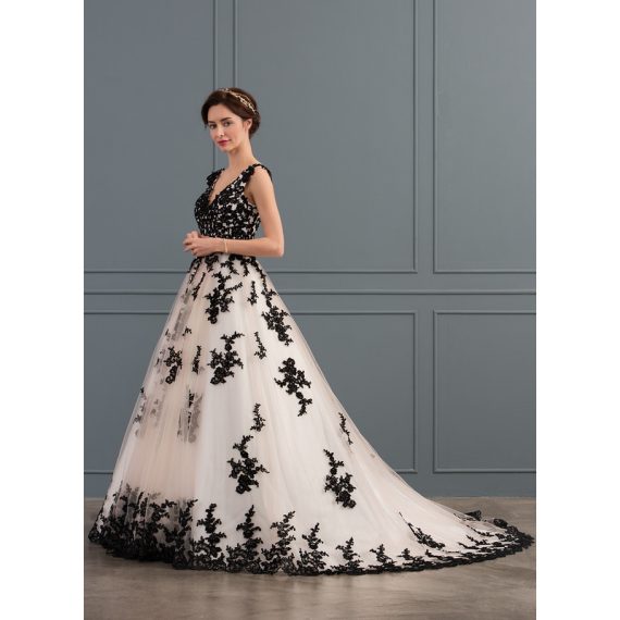 Ball-Gown/Princess V-neck Court Train Tulle Lace Wedding Dress With Appliques Lace